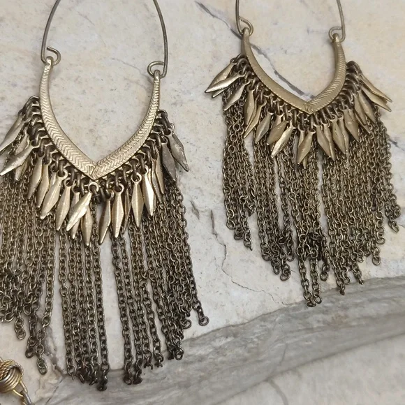 Bundle of earrings and necklace gold tone - Picture 3 of 7